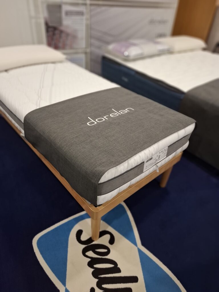 Materasso Dorelan su rete a doghe nello showroom Tecnologie per Dormire di Francavilla Fontana