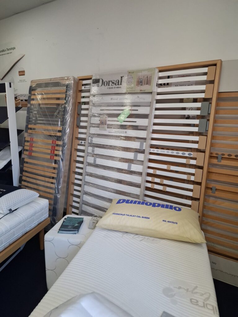 Reti a doghe Dorsal in esposizione nello showroom di Francavilla Fontana